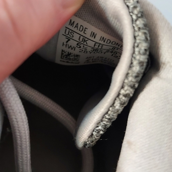 Women's Adidas Running Shoes in Grey/White Size 7 Women's - Picture 7 of 7